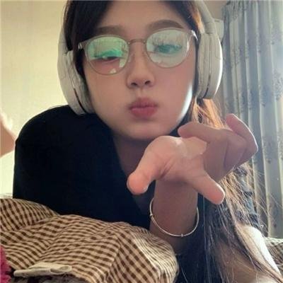 在他的阴影下